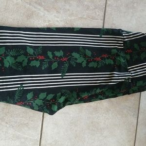Tc Lularoe christmas leggings